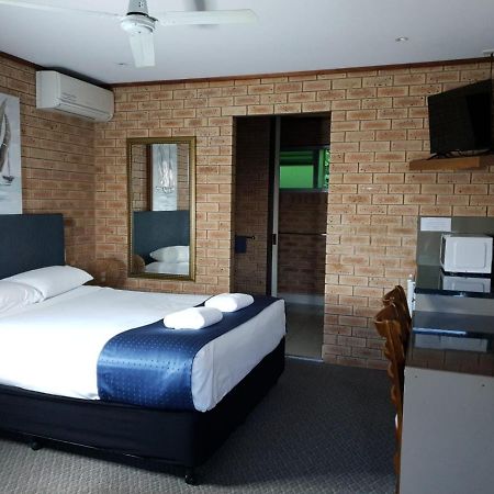 Pacific Paradise Airport Motel Exterior photo
